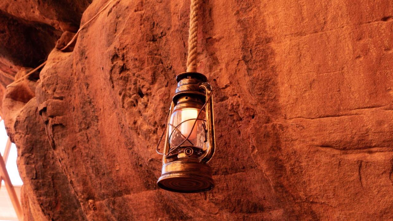 Wadi Rum Meteorite Camp Exterior photo