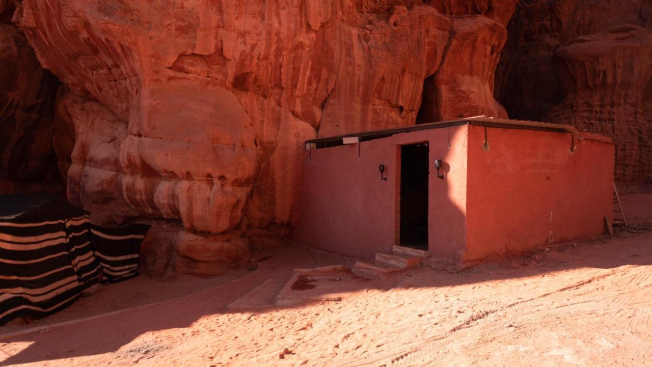Wadi Rum Meteorite Camp Exterior photo
