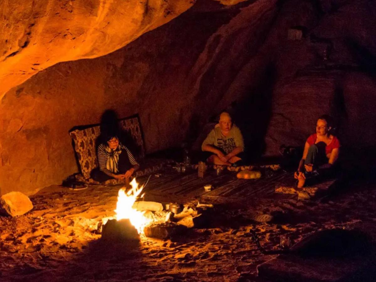 Wadi Rum Meteorite Camp Exterior photo