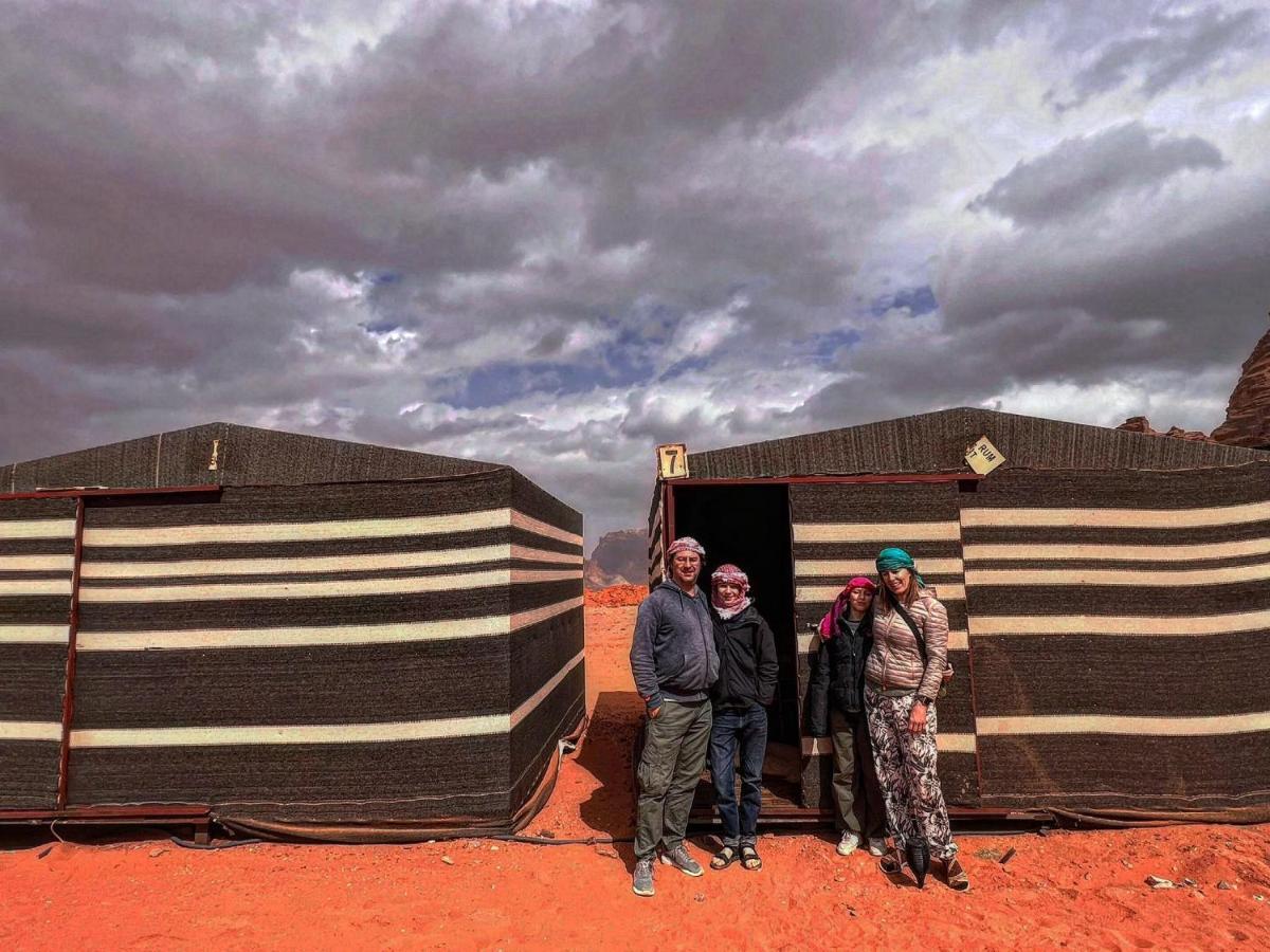 Wadi Rum Meteorite Camp Exterior photo